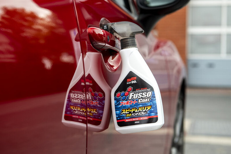 SOFT99 FUSSO COAT SPEED & BARRIER SPRAY 500ML - WOSK W SPRAYU NA BAZIE FLUORKÓW DO CIEMNYCH LAKIERÓW