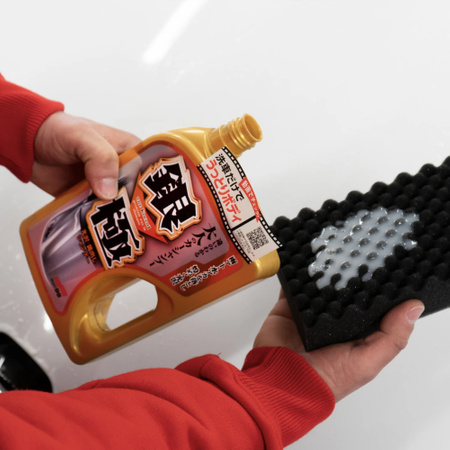 SOFT99 EXTREME GLOSS "THE KIWAMI" SHAMPOO LIGHT 750ML - SZAMPON Z WOSKIEM, JASNE KOLORY